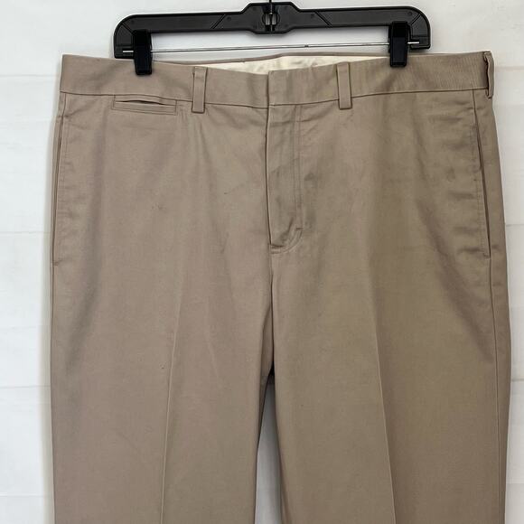 L.L. Bean Men's Khaki Pants Size 37 Standard Fit Flat Front Pockets Zip Fly - Picture 5 of 12